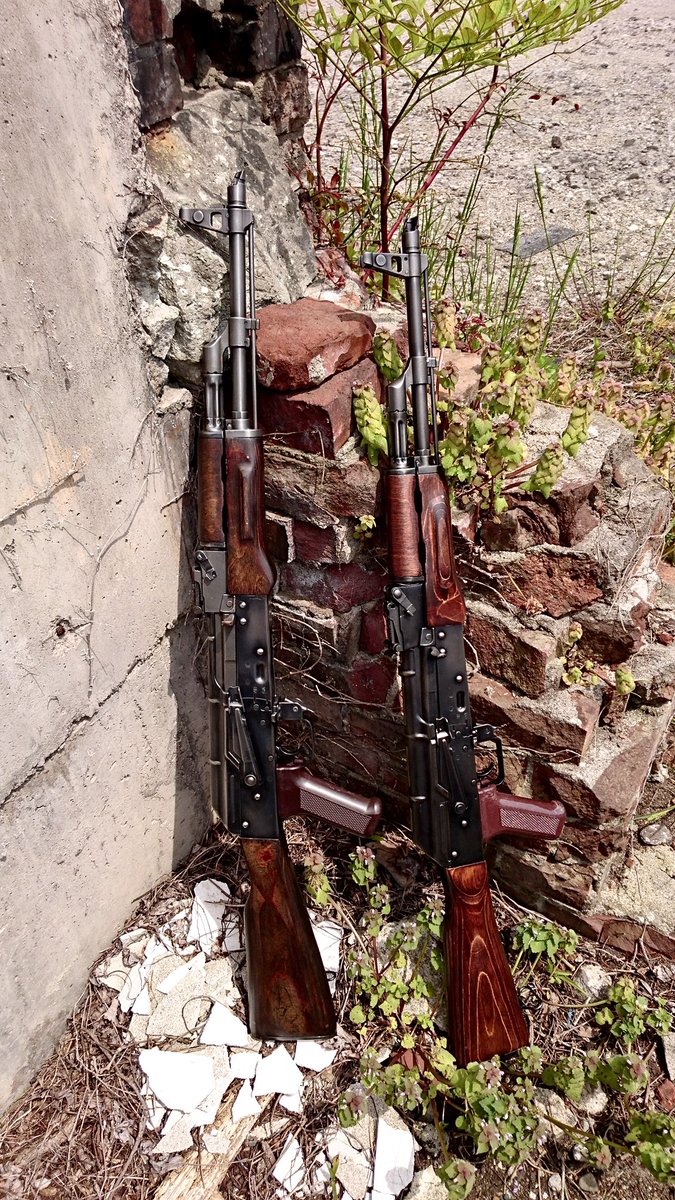 eiji_59's tweet photo. #好きな銃をつまらなさそうに紹介する

鉄は重いんじゃ… https://t.co/Zs6MoN2JMk