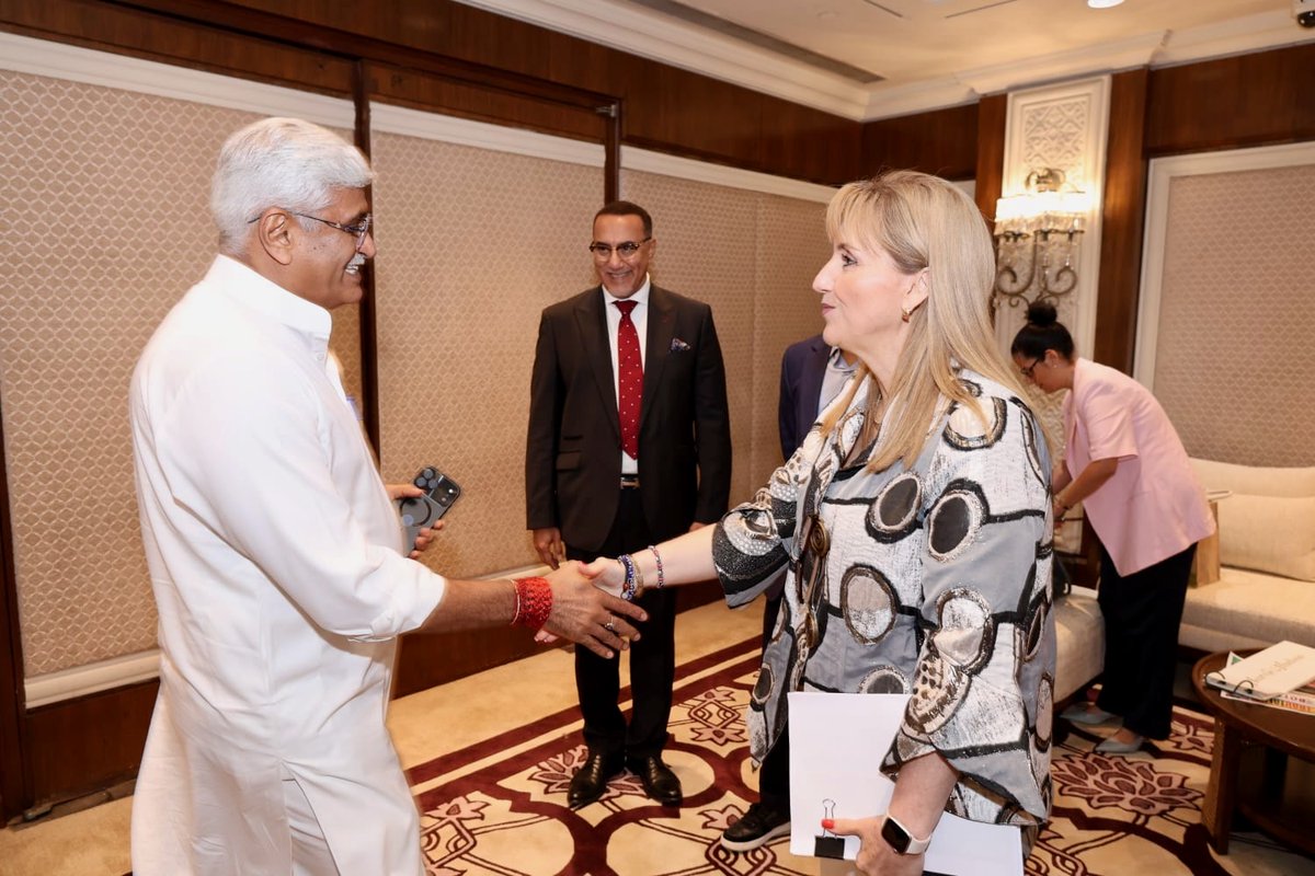 WTTC's tweet photo. @WTTC President & CEO Gloria Guevara Manzo met with Honourable Union Minister of Tourism Gajendra Singh Shekhawat in New Delhi to discuss strengthening India's global tourism promotion and driving inbound visitor growth.    

🇮🇳 Gloria Guevara highlighted India's strengths as an investment destination, citing its ability to attract capital, its extraordinary cultural heritage, and the warmth of its people as key drivers of long-term tourism growth.    

WTTC looks forward to strengthening its collaboration with India to build a more competitive, resilient, and future-ready Travel & Tourism sector.   

@tourismgoi @PMOIndia 
#TravelAndTourism #WTTC #IndiaTourism