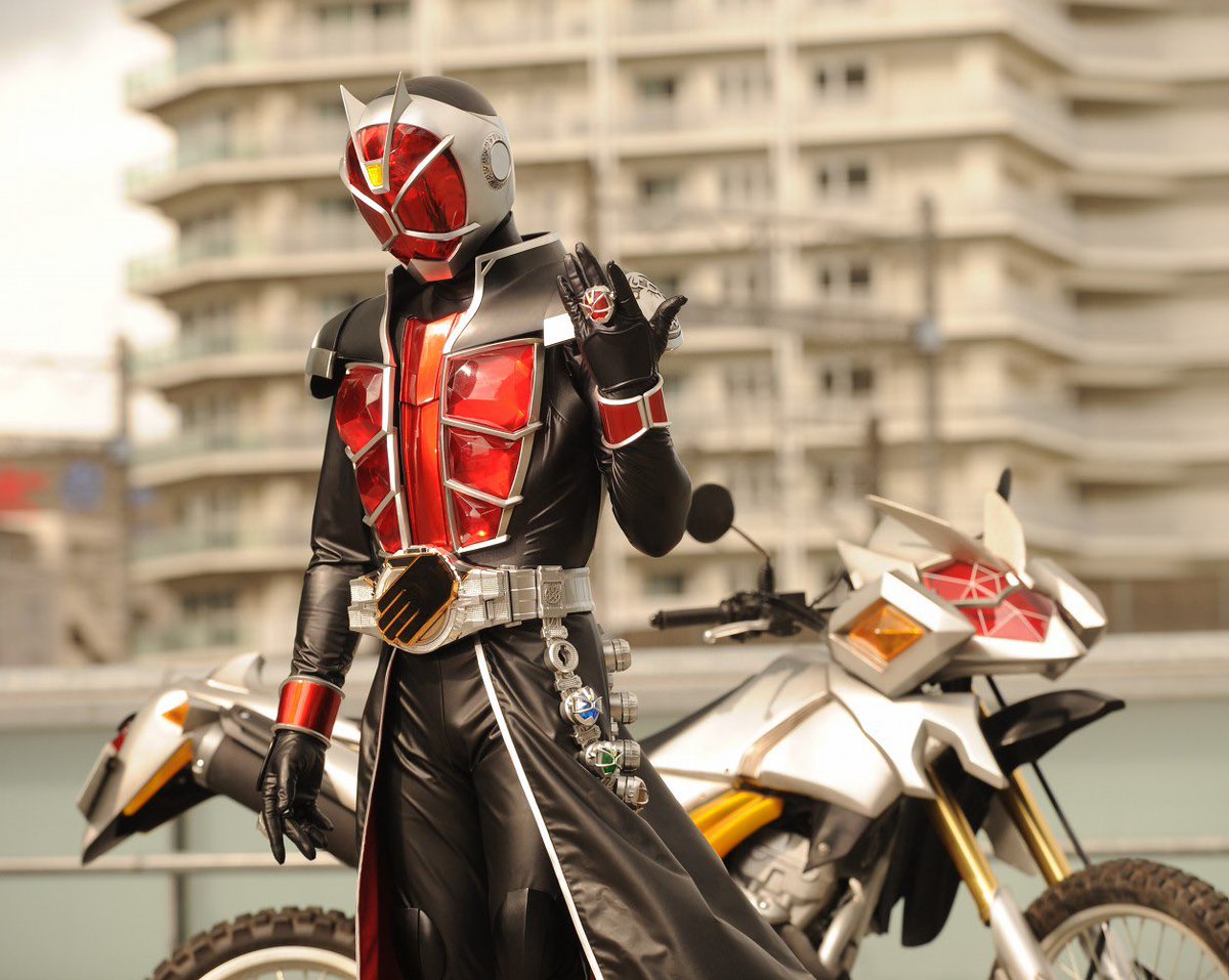 ONEE_ZETONE's tweet photo. 個人的に「万人受けしそうやな」と思うデザインのライダー4選 https://t.co/cPe0TImLRE