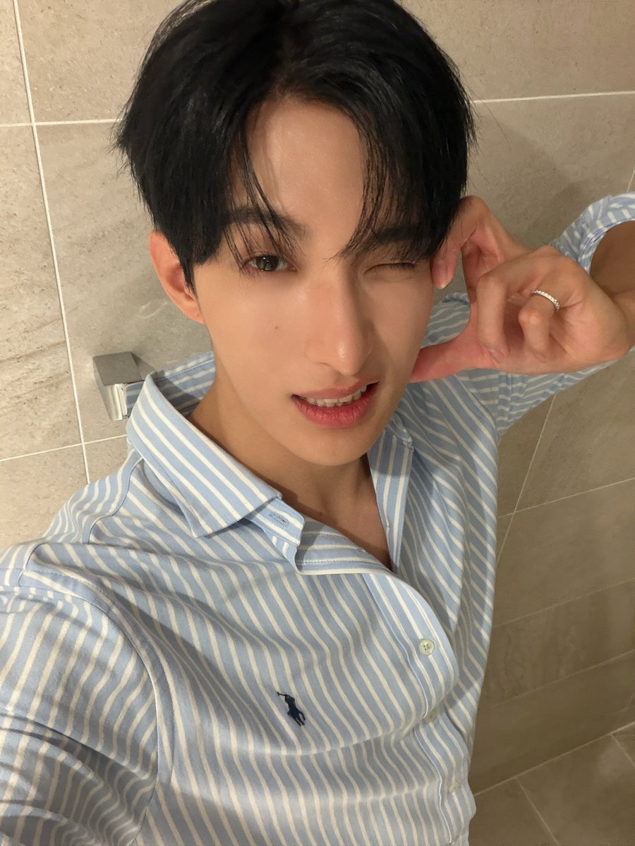 updatingsvt's tweet photo. [WEVERSE POST] 260717 DK

⚔️: done with my schedule🩵

#DK #도겸 https://t.co/03PB8rTe9O