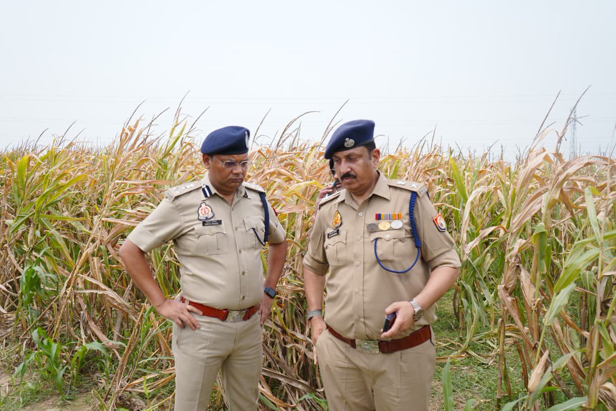 igrangekanpur's tweet photo. आज #Digrknr यमुना प्रसाद द्वारा जनपद फिरोजाबाद मे पुलिस और बदमाशों के बीच हुई मुठभेड़ में दो बदमाश ढेर, कार्यवाही के दौरान दो  पुलिसकर्मी भी घायल होने पर फिरोजाबाद व इटावा पुलिस की संयुक्त कार्यवाही में 02 अपराधियों को पुलिस मुठभेड़ में निष्प्रभावी करने के सम्बंध में #Digrknr द्वारा बाइट @Uppolice @dgpup @adgzonekanpur