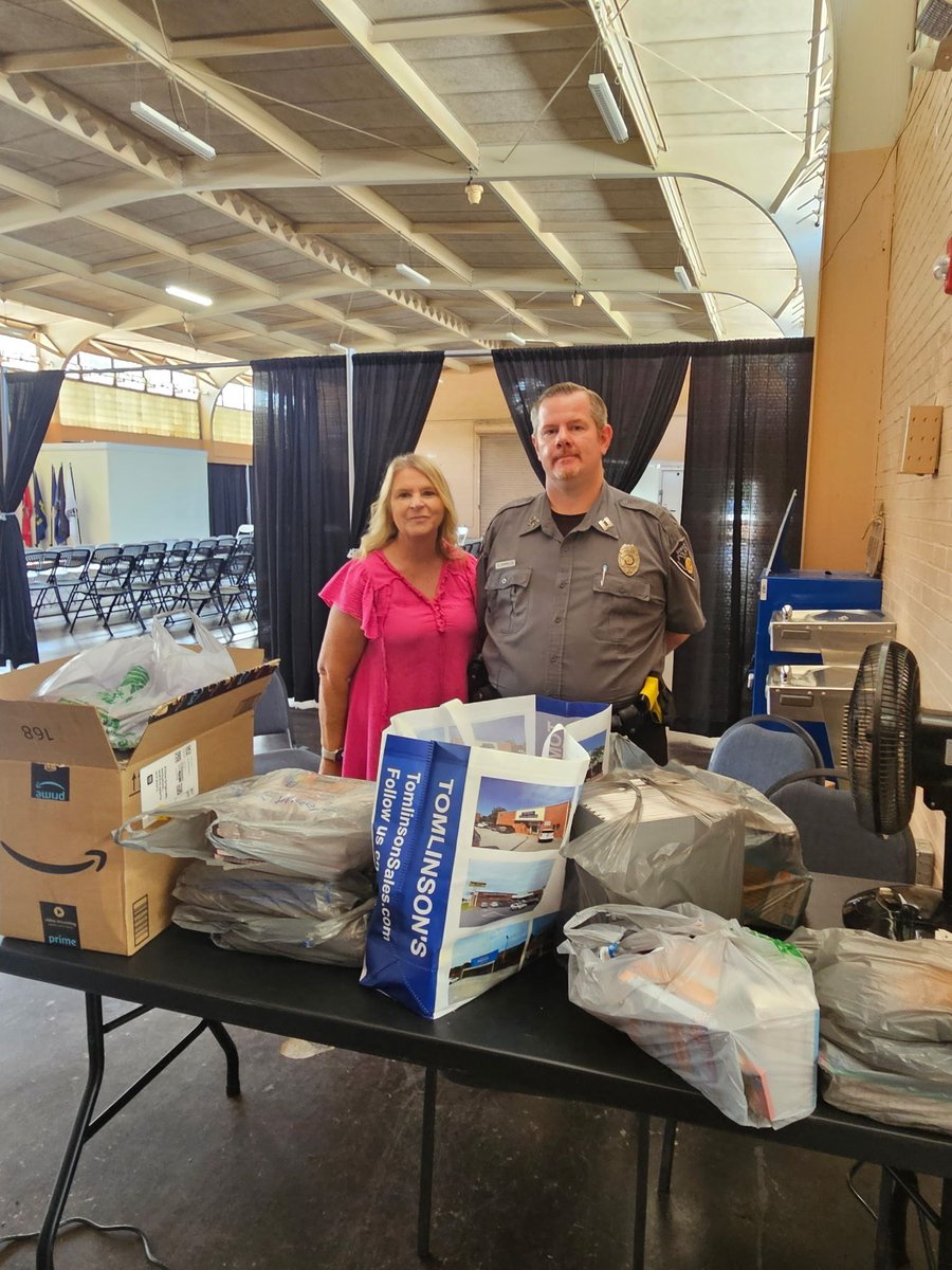 phoenix_mfg's tweet photo. We are so grateful for our incredible team here at Phoenix Specialty, who took time out of their week to participate in a fundraiser collecting school supplies for the Sheriff's Department to distribute throughout our community. https://t.co/hbHAe9Eu4h