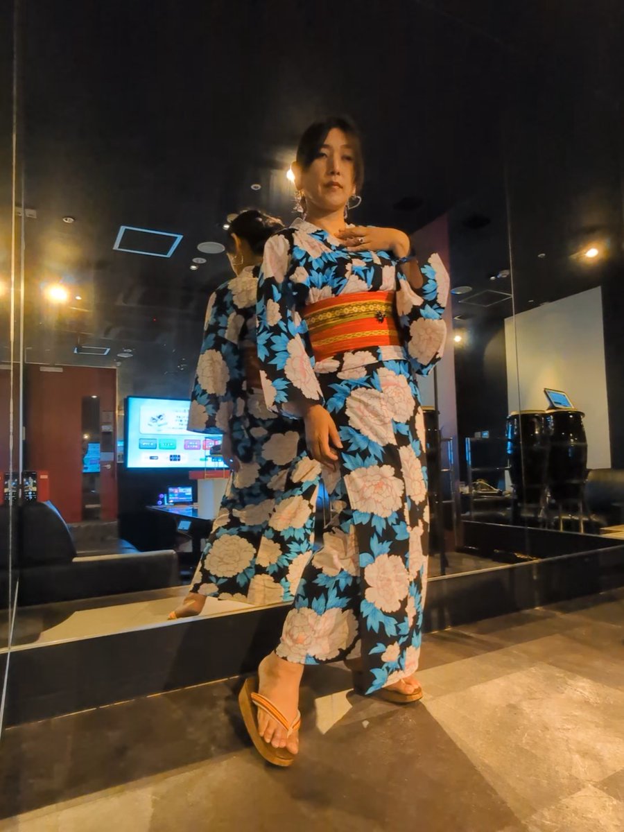 kijimaring's tweet photo. Ｖtuber採点は　トンズラさんはお休みらしく、、ドリカム歌う約束してたのになぁ、、今回はじめまして　#水茶　さん　合唱の方ということでLIBERAのfar awayを歌わせてもらいました✨牡丹柄の浴衣に優佳良織の半幅帯です💖

#超主観Ｖtuber採点
#きじまりん
#うたスキ
#エクスパーク https://t.co/plwAH5XBgi