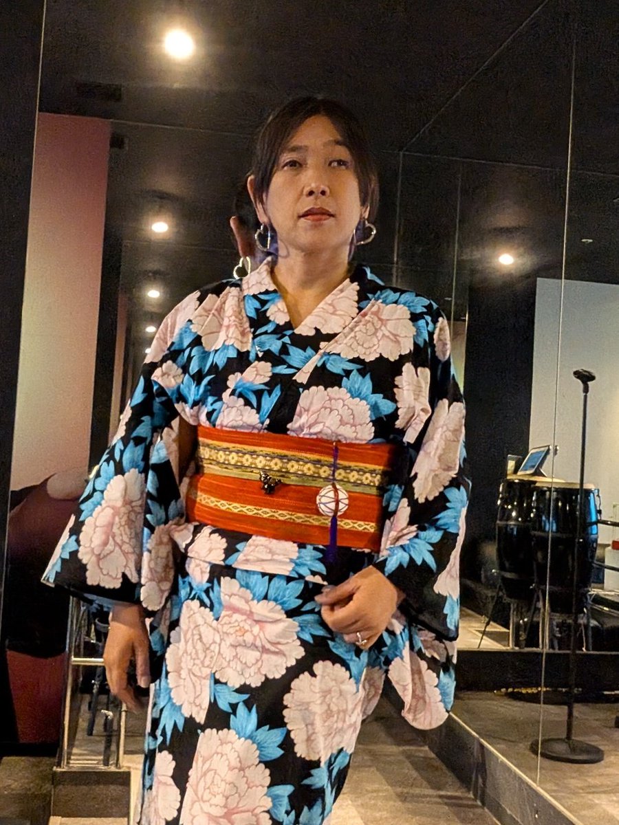 kijimaring's tweet photo. Ｖtuber採点は　トンズラさんはお休みらしく、、ドリカム歌う約束してたのになぁ、、今回はじめまして　#水茶　さん　合唱の方ということでLIBERAのfar awayを歌わせてもらいました✨牡丹柄の浴衣に優佳良織の半幅帯です💖

#超主観Ｖtuber採点
#きじまりん
#うたスキ
#エクスパーク https://t.co/plwAH5XBgi
