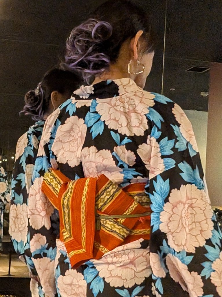 kijimaring's tweet photo. Ｖtuber採点は　トンズラさんはお休みらしく、、ドリカム歌う約束してたのになぁ、、今回はじめまして　#水茶　さん　合唱の方ということでLIBERAのfar awayを歌わせてもらいました✨牡丹柄の浴衣に優佳良織の半幅帯です💖

#超主観Ｖtuber採点
#きじまりん
#うたスキ
#エクスパーク https://t.co/plwAH5XBgi