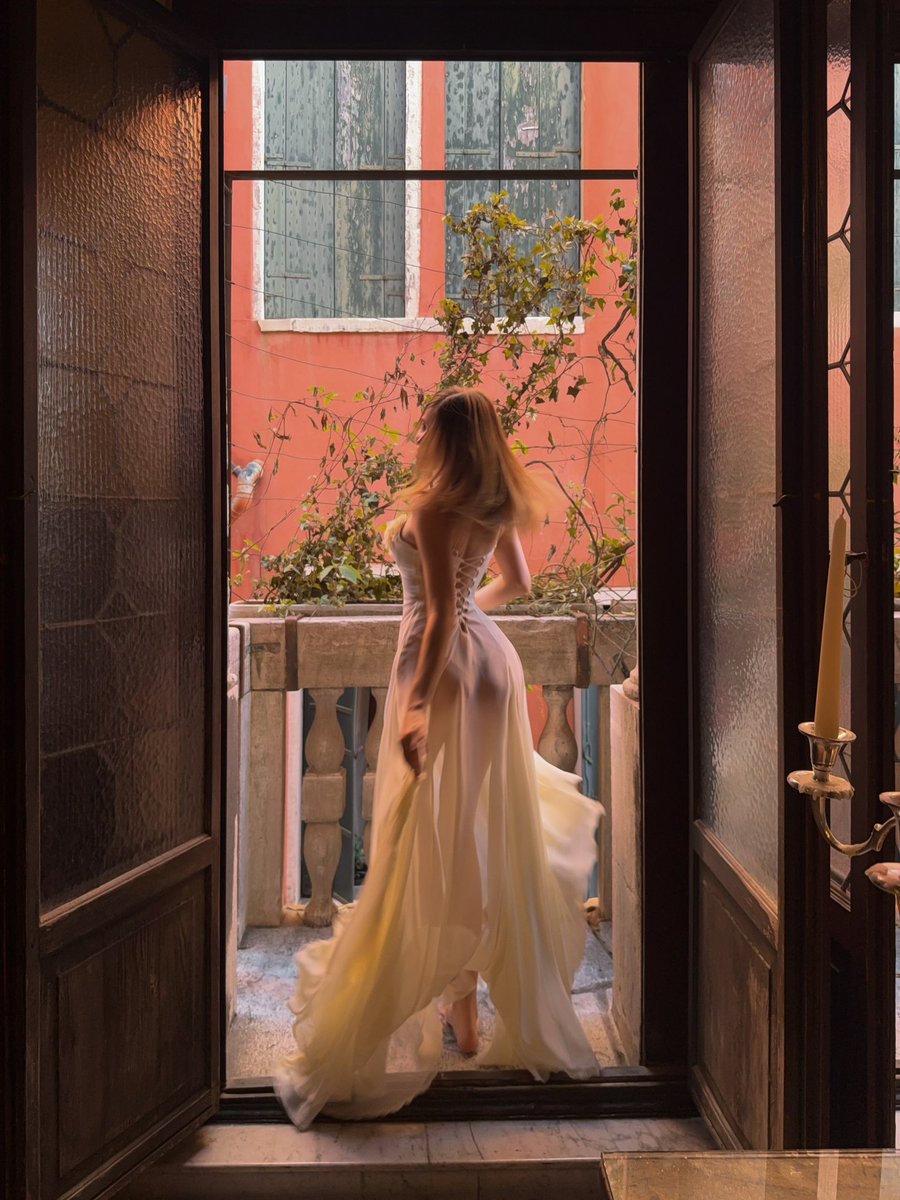 dazzlinghavens's tweet photo. Elegance https://t.co/rgVibkFyCM