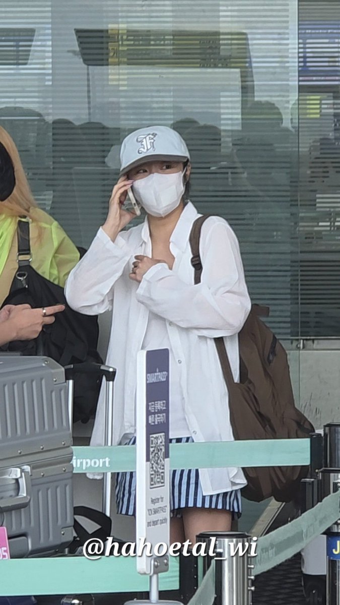 hahoetal_wi's tweet photo. 📞 용 :  차에 있어?
📞 별 :  차에 있어?

휘인이 찾는 언니들ㅋㅋㅋㅋㅋㅋㅋ
#마마무 #휘인 #MAMAMOO #WHEEIN https://t.co/iJvjBfkfWa