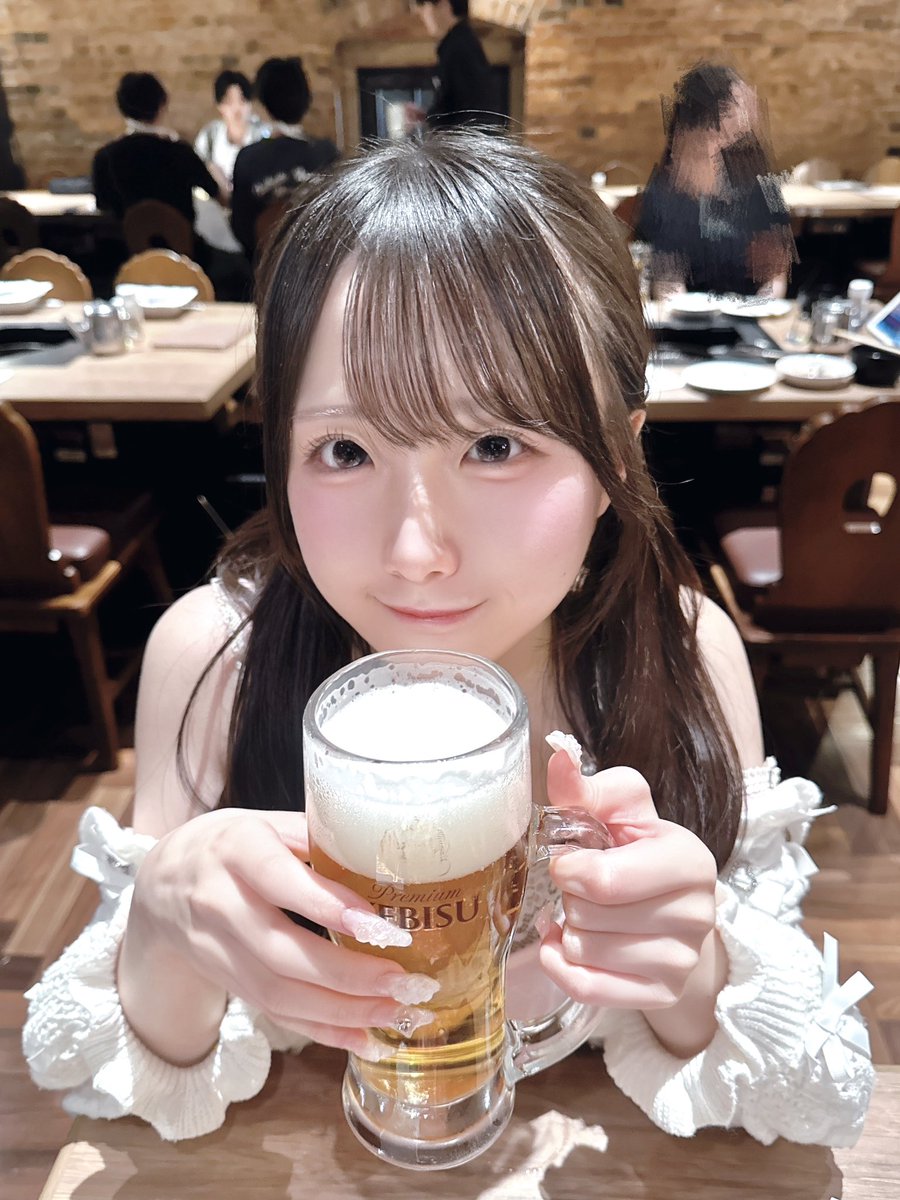 kao_taitsuki's tweet photo. 花咲花桜ちゃんお酒飲めるようになったってよ https://t.co/XtuqMQx4WI