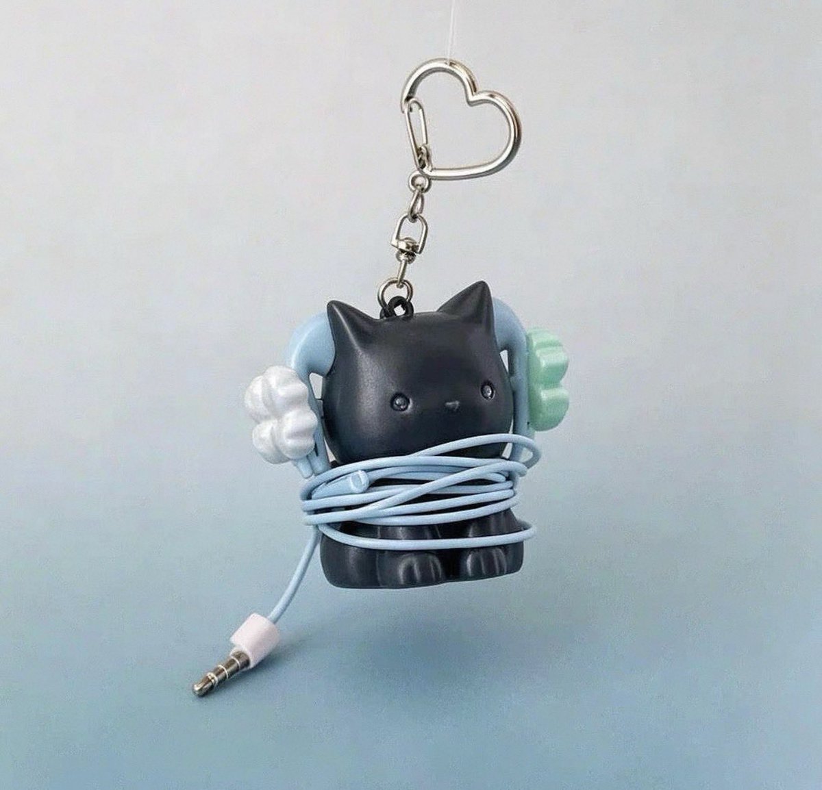 bbublequm's tweet photo. Cat cable keyring 🐈‍⬛
น้องแงวที่เก็บหูฟังง เป็นพกจได้ด้วยน้า
จาก 46months แบรนด์เกาค่า https://t.co/3Su53R7uyu