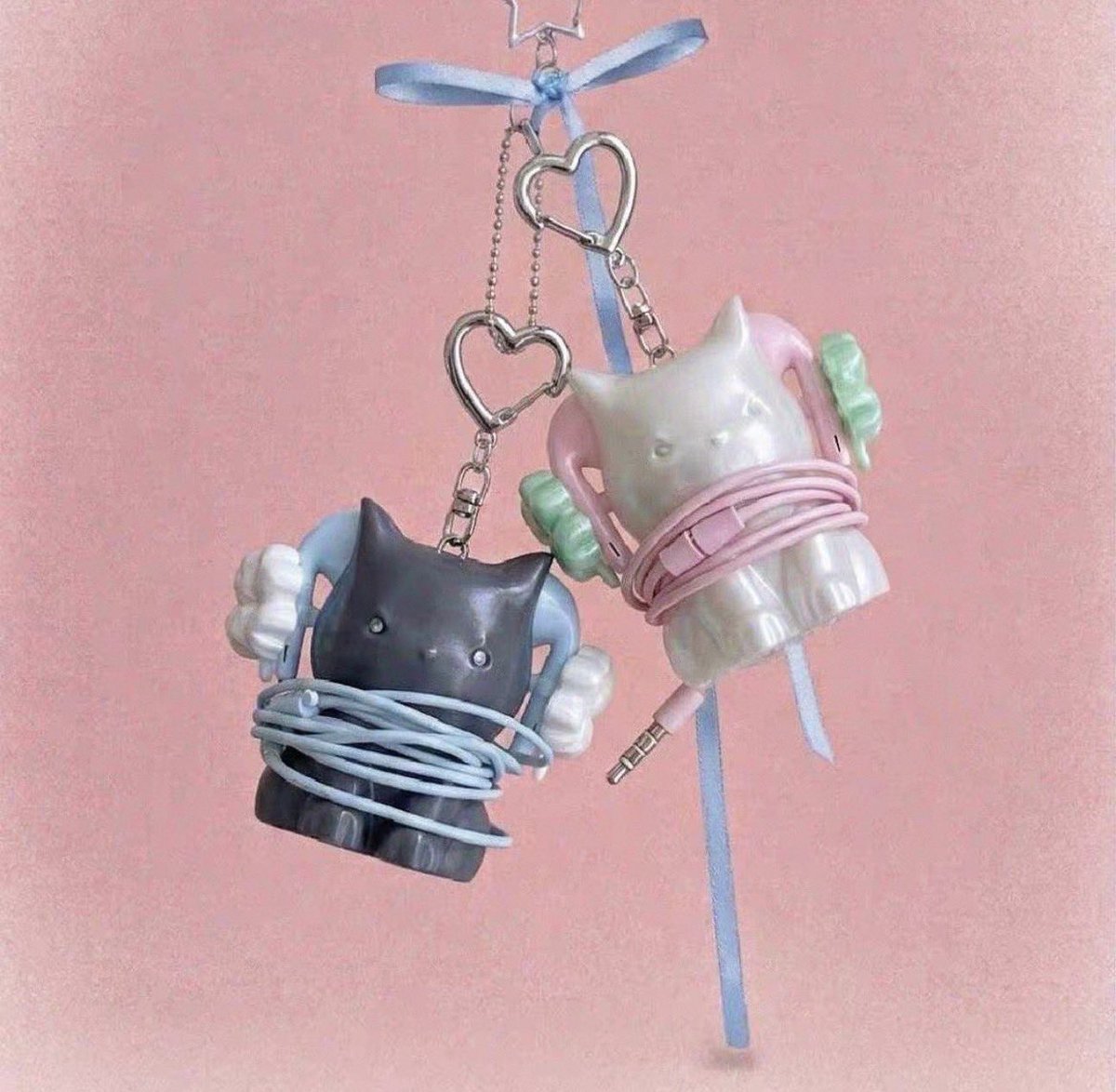 bbublequm's tweet photo. Cat cable keyring 🐈‍⬛
น้องแงวที่เก็บหูฟังง เป็นพกจได้ด้วยน้า
จาก 46months แบรนด์เกาค่า https://t.co/3Su53R7uyu