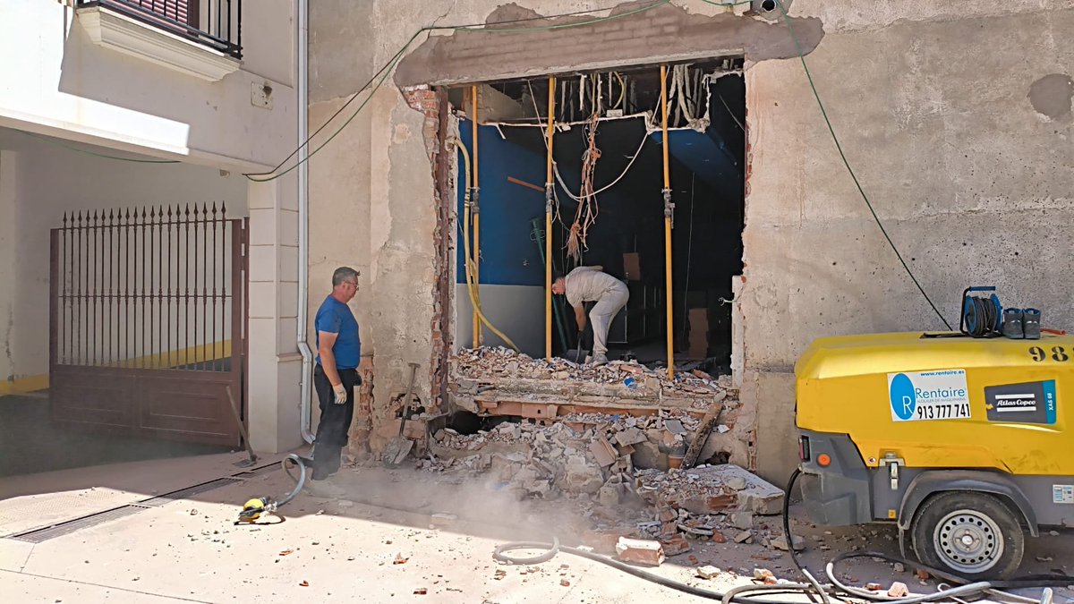 ParroquiaYepes's tweet photo. Siguen avanzando los trabajos de la Casa de Hermandades junto al Centro Parroquial en #Yepes https://t.co/qCFih0mcJ4
