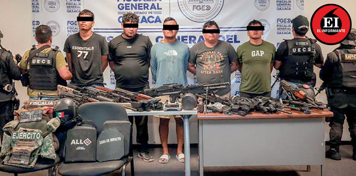 ElInformanteMX's tweet photo. ¡Caen los “#exUniformados del #terror”! #ExPolicías guardaban #ArsenalDeGuerra #ruso y #checo
#Autoridades desarticularon un #GrupoCriminal ligado a homicidios, #extorsión y #narcomenudeo; aseguraron #fusiles, #ametralladoras, #granadas y #EquipoTáctico.
https://t.co/z6laTIQzno https://t.co/0RpYsCDZDF