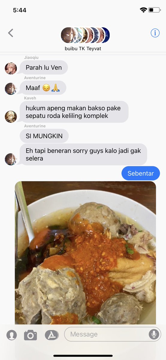 altroc1ty's tweet photo. #BuibuTeyvat four tweet chatfic 

awalnya ngajak ngebakso, tapi kok aneh 🤔🤨 https://t.co/UAauzgwdEn