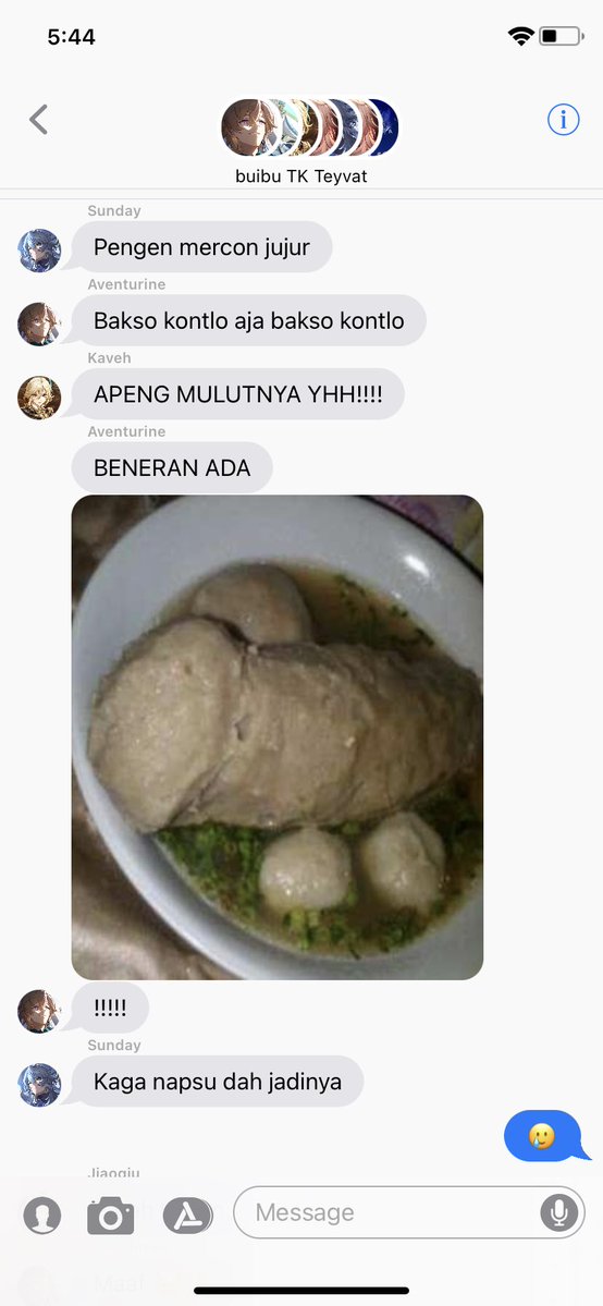 altroc1ty's tweet photo. #BuibuTeyvat four tweet chatfic 

awalnya ngajak ngebakso, tapi kok aneh 🤔🤨 https://t.co/UAauzgwdEn