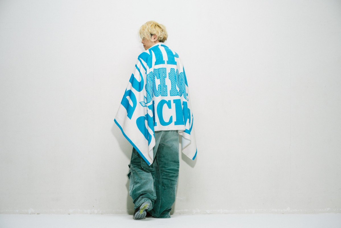 boc_chama's tweet photo. 明日は「JOIN ALIVE 2026」に出演させて頂きます！
天候も変わりやすく、温度差も激しいかもなので気をつけてお越し下さい🙏 
BUMP OF CHICKEN Big Towelは野外フェスの日除けや朝晩の気温差で少し冷える時にも羽織れて便利なビッグサイズのタオルです！おうちで夏のタオルケット代わりの使用もおすすめです💤是非チェックしてみてください🫶
よろしくお願いします🙏

#とおさんぞ
#JOINALIVE