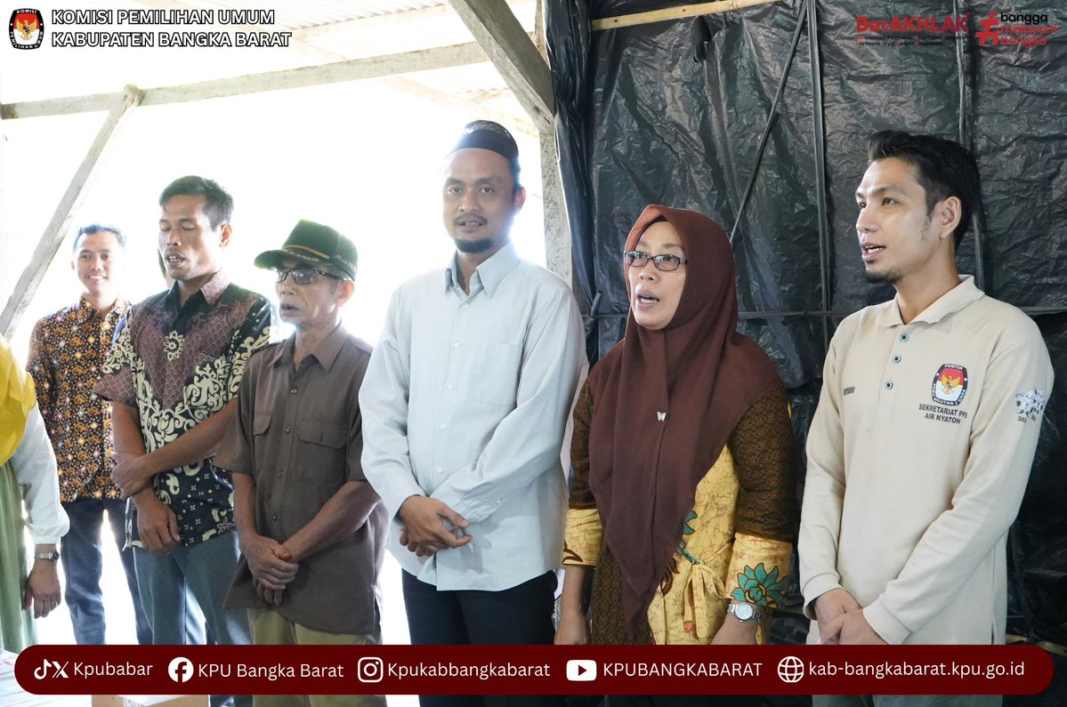 kpubabar's tweet photo. Komisi Pemilihan Umum (KPU) Kabupaten Bangka Barat melaksanakan kegiatan Sosialisasi Pendidikan Pemilih bagi Kelompok Rentan dan Marginal yang bertempat di kawasan Pesisir Pantai Ketapang, Desa Air Nyatoh, Kecamatan Simpang Teritip, Jumat pagi (17/07/2026). https://t.co/vOGOpfj1hG