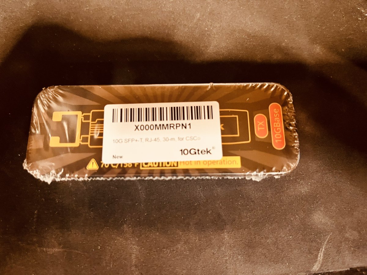yonogi_g5's tweet photo. プライムセールでRJ45のSFP+モジュールを買い足したんだけど。
前回こんな豪華な缶ケースに入ってたっけ？？ってなってる https://t.co/NUie2Q1QuE