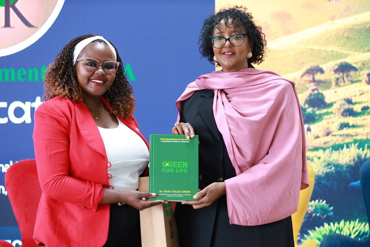 GreenForLife56's tweet photo. UN Deputy Secretary General @ambaminacmohamed  receives a copy of Green For Life by @drkaluagreen at @tek_kenya sustainability summit in @usiuafrica. The book lays out a practical blueprint for sustainable living, with proceeds supporting the Green Africa Villages Initiatives; from tree planting to clean energy and water harvesting. 

Get your copy in all leading bookstores in Kenya, Zambia, Tanzania and Uganda. 

@tphbookshop @nuria_thehoneststore @textbookcentre @somanami_ke @somanamibookclub 

Or call 0758411111
#sustainability #green #fy #readers #read