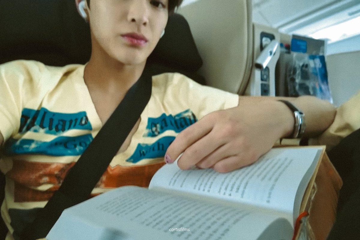 cortisfilms's tweet photo. bookworm keonho https://t.co/jOq1e8kYjK