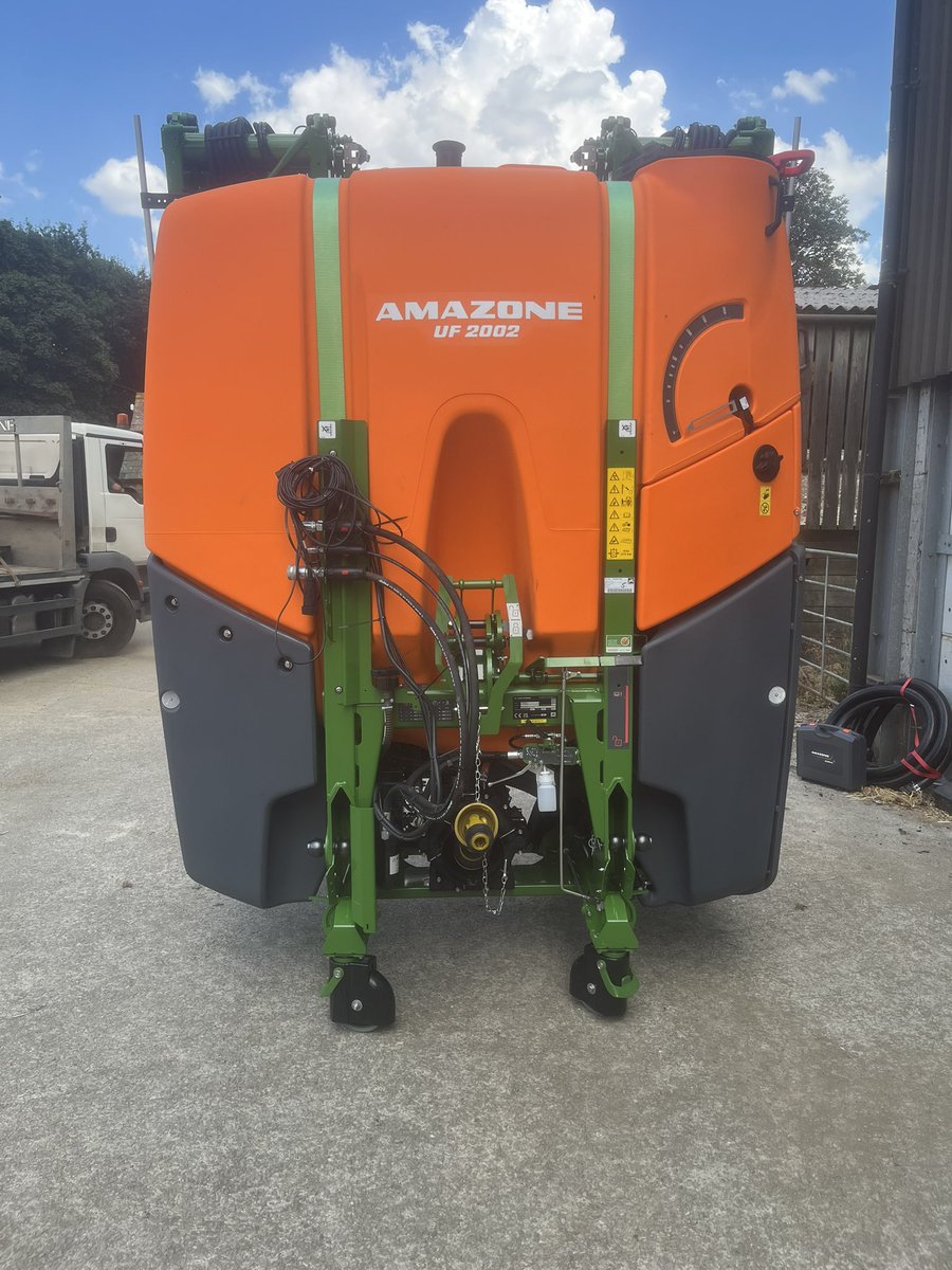 Longwool's tweet photo. After 11 years of exemplary service the Amazone UF1801 has been replaced with a UF2002. In my opinion the best mounted sprayers on the market. Is this the last new machine Masons Kings will supply? Such a shame they have given up the @Amazone agency, they have given great backup. https://t.co/z6PXfR0zhx