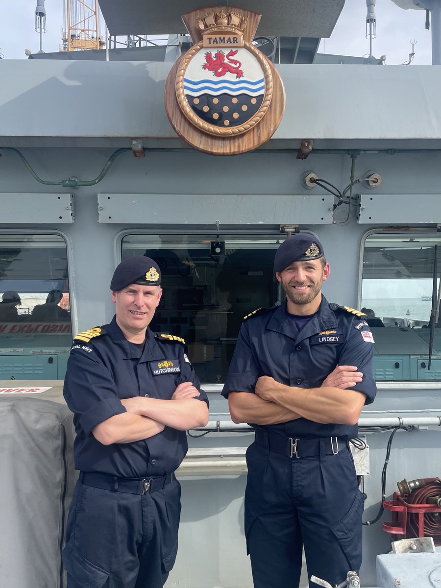 hms_tamar's tweet photo. Dressing Ship today in Singapore, for Her Majesty The Queen's birthday! 🇬🇧

Whilst in the Lion City 🇸🇬
Captain Patrol visited to discuss the squadron and our long South Pacific patrol 🌏

We also met up with our sister ship, @HMS_Spey, who has returned from the North Pacific! https://t.co/NaYyIQZhcp