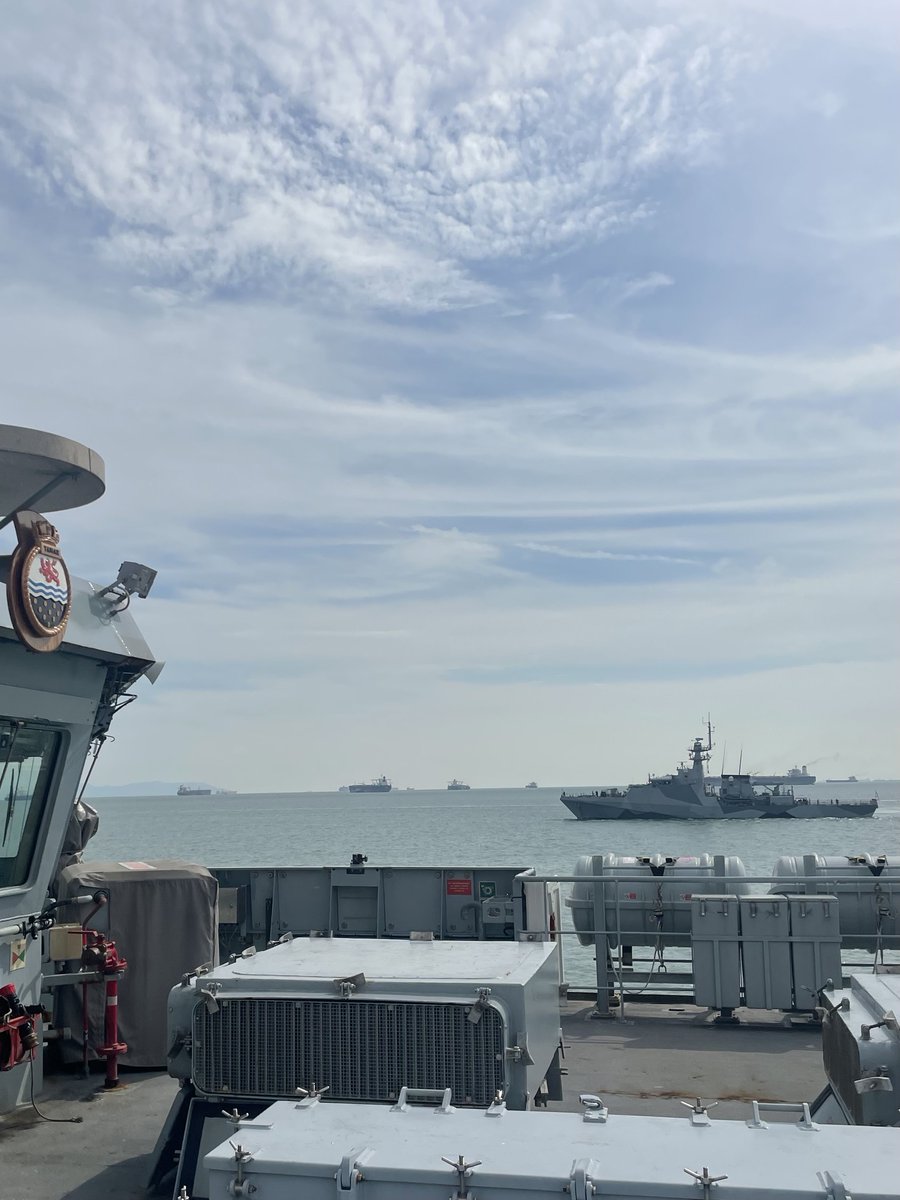 hms_tamar's tweet photo. Dressing Ship today in Singapore, for Her Majesty The Queen's birthday! 🇬🇧

Whilst in the Lion City 🇸🇬
Captain Patrol visited to discuss the squadron and our long South Pacific patrol 🌏

We also met up with our sister ship, @HMS_Spey, who has returned from the North Pacific! https://t.co/NaYyIQZhcp