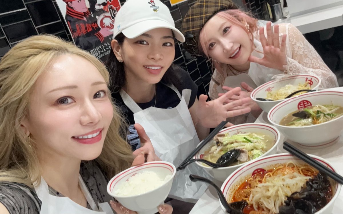 asamiLB's tweet photo. ヨーロッパツアー最終リハでした！！！
渡欧前に激辛補充完了！！🌶️🍜❤️‍🔥❤️‍🔥
これで心置きなく旅立てるーっっ✈️
元気に行くぜ！！#LOVEBITES #Asami https://t.co/bXmWvs36Jw