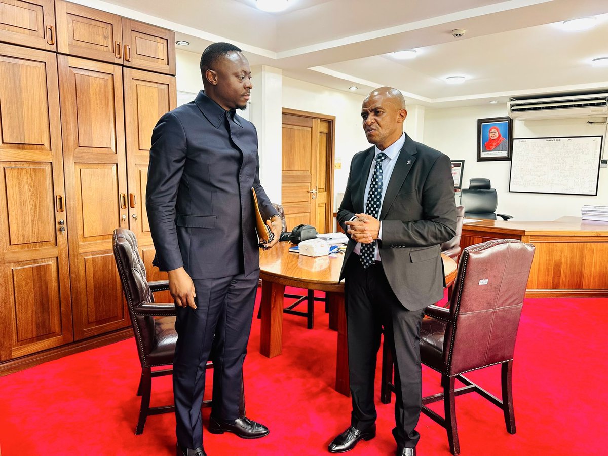 bahogwerheSh's tweet photo. #RDC🇨🇩
#SNEL💡
​Énergie : Sous l'impulsion de @ted_lwamba, la RDC et la Tanzanie relancent le projet d'interconnexion électrique de 400 kV. Un corridor énergétique inédit mêlant lignes aériennes et câbles sous-marins sous le lac Tanganyika pour booster l'intégration régionale. https://t.co/O6X3OTsBpo