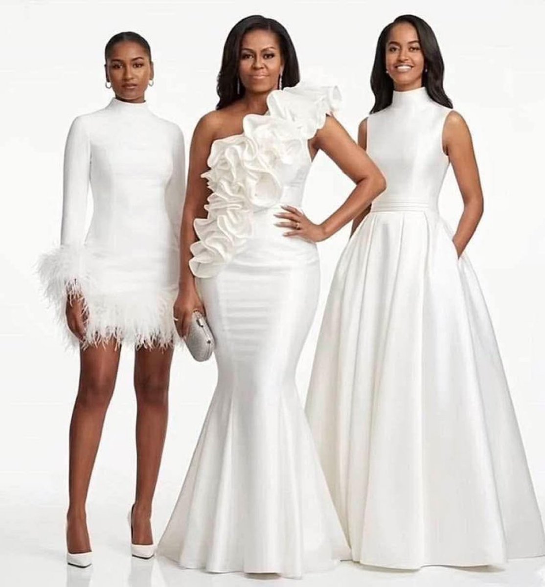 blacktwiterthrd's tweet photo. Michelle Obama with her daughters, Malia and Sasha 🤍 https://t.co/GTgnGL1VLs