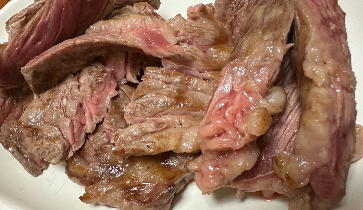 raising's tweet photo. 緊急で肉を焼いております https://t.co/EcmEtXQxw9