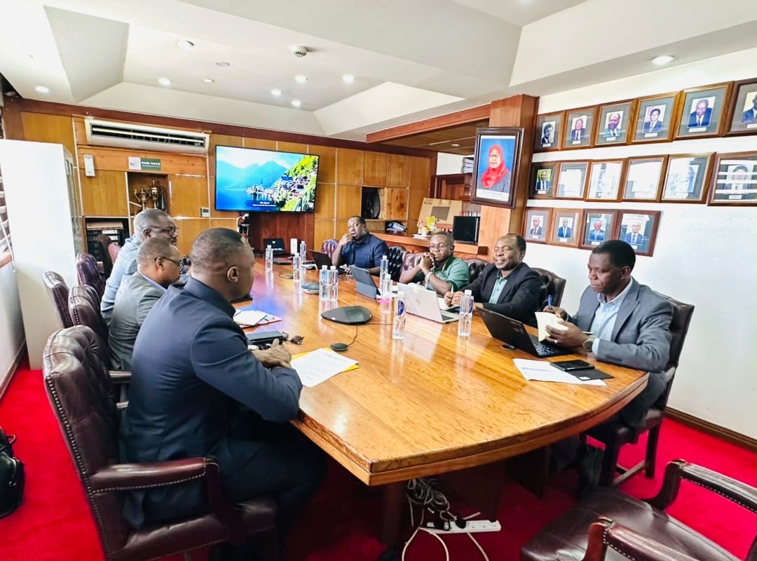 NsekeRach58360's tweet photo. 💡🇨🇩
Interconnexion RDC–Tanzanie : la #SNEL relance un projet stratégique de 400 kV sous l’impulsion de Teddy Lwamba
@ted_lwamba 
Ce vendredi 17 juillet en Tanzanie, les discussions entre la Société Nationale d’Électricité (SNEL) et la Tanzania Electric Supply Company (TANESCO) https://t.co/IWM06fbHsP