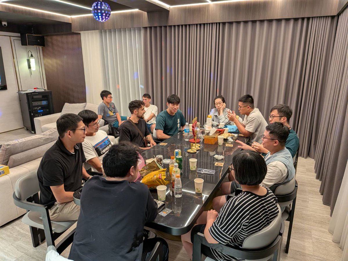 PHData_center's tweet photo. Werewolf! https://t.co/GP1y5weU9p