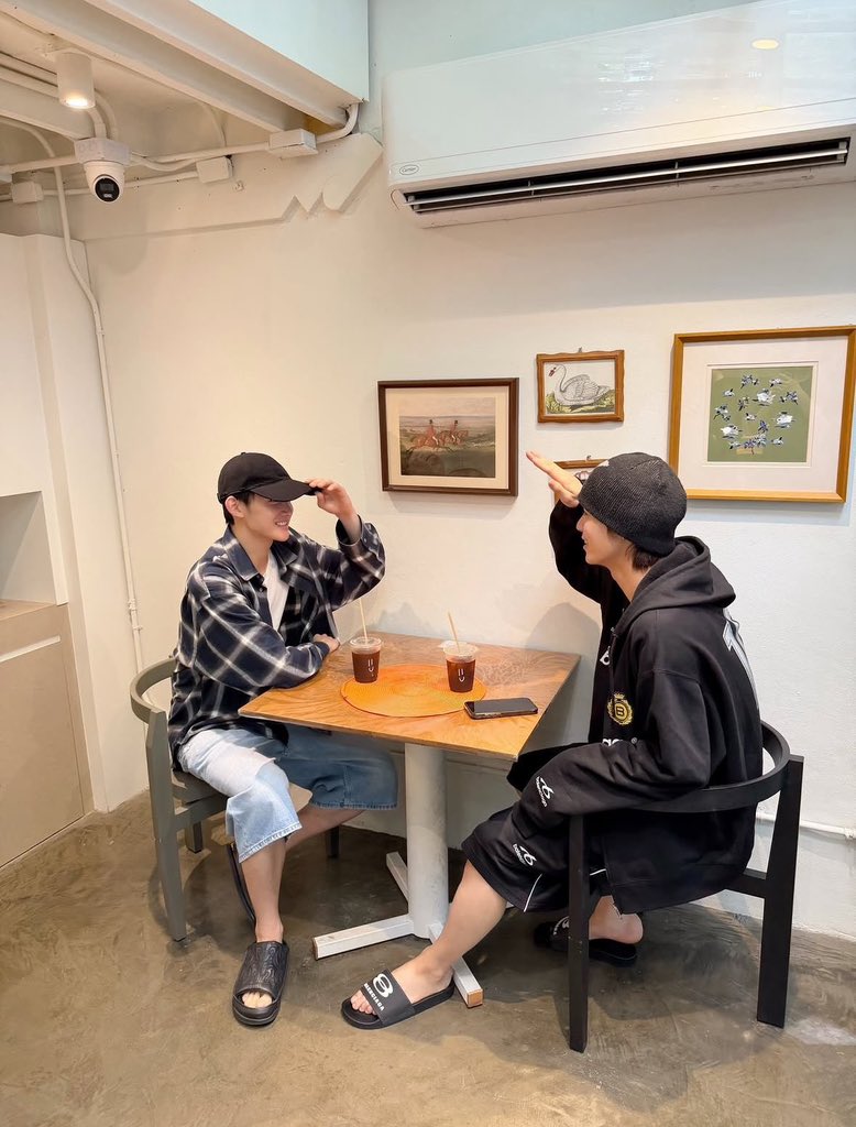 missyudai's tweet photo. THEY WENT ON A DATE??!?!!! AGAIN?!?!?! IN THAILAND?!?!! https://t.co/JLIJGwARM2