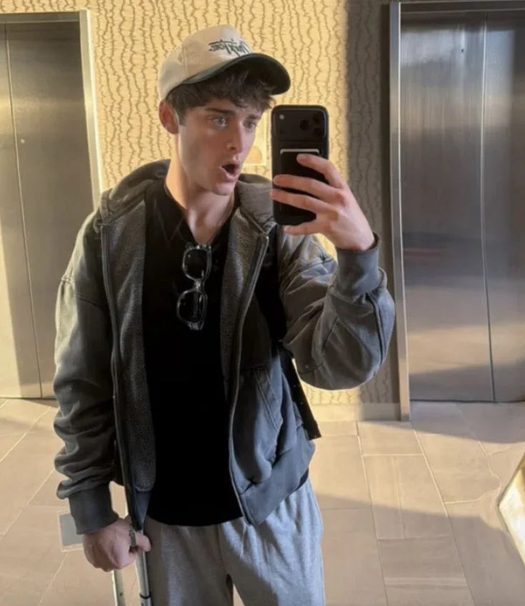 crazytogetherrr's tweet photo. I love him. https://t.co/l0PJXsfeFK