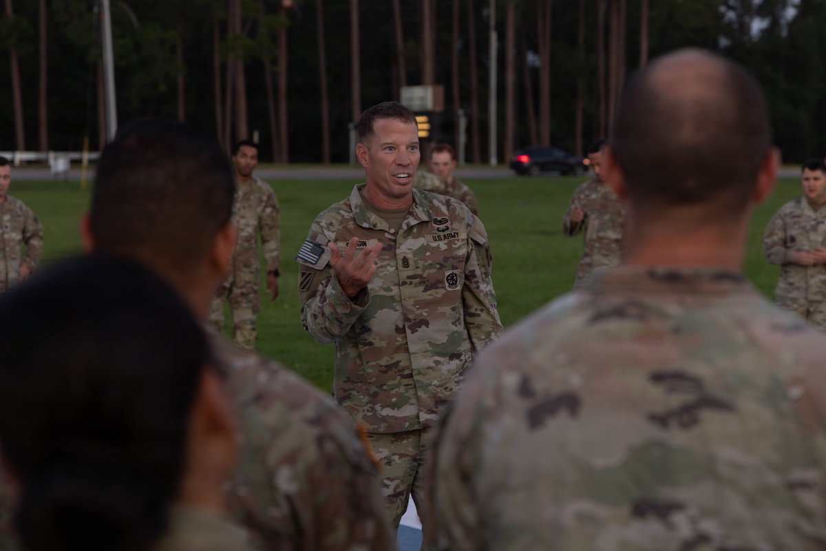 3rd_Infantry's tweet photo. ๐๏ธโโ๏ธ๐ช Another Friday. Another P.T. on the Patch.
Nous Resterons Lร . ๐บ๐ธ๐ซ๐ท๐ช
(๐ธ by Spc. Trey Woodard)
#RockOfTheMarne #NousResteronsLa #PTOnThePatch #MarneDivision #DogfaceSoldiers #Freedom25 https://t.co/HTVzzctJQ6