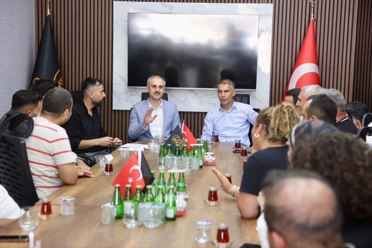 ciftcibnymn's tweet photo. Çayırova Müteahhitler Birliği Derneği’nin ev sahipliğinde projeci mimarlar, mühendisler ve müteahhitlerle bir araya gelerek görüş, öneri ve talepleri dinledik.

Dernek Başkanımız Bülent Bitirgiç’e ve yönetimine misafirperverlikleri için teşekkür ediyorum. https://t.co/eGqsu8tTvp