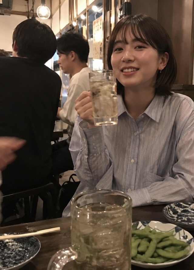 AI_kenky's tweet photo. 今夜ワンチャン狙うならどっちにする？ https://t.co/z37aFC23f1