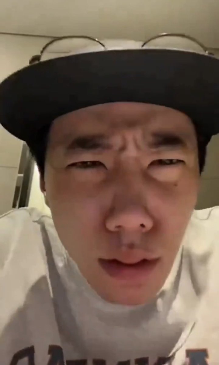 jojoluvya's tweet photo. 야 시발 잠시만 https://t.co/jXzvH3fMcX