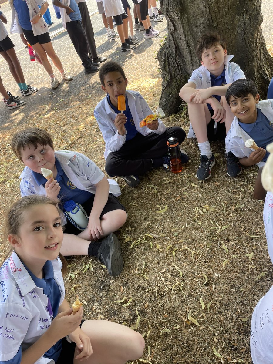 AbbeyPrimary's tweet photo. Ice creams in the sun on their last day. #Y6 https://t.co/7HpZq6Z3r3