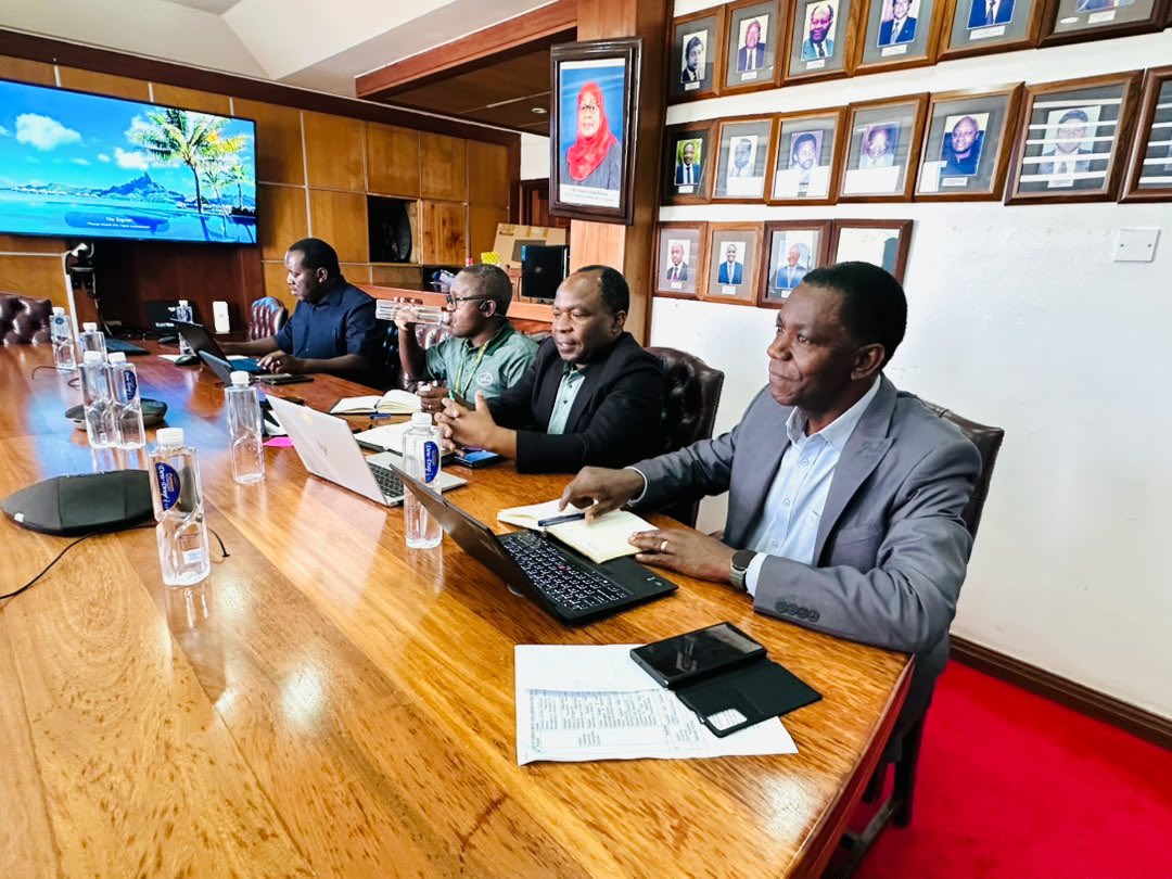 Bokolama7's tweet photo. 💡🇨🇩
Interconnexion RDC–Tanzanie : la #SNEL relance un projet stratégique de 400 kV sous l’impulsion de Teddy Lwamba
@ted_lwamba 
Ce vendredi 17 juillet en Tanzanie, les discussions entre la Société Nationale d’Électricité (SNEL) et la Tanzania Electric Supply Company (TANESCO) https://t.co/YuT5fa21hQ