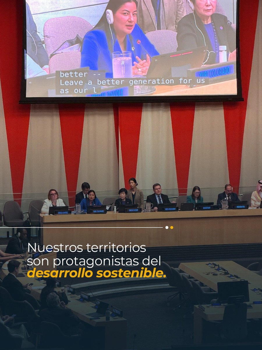 AMEcuador's tweet photo. La presidenta de la AME, @YuriColoradoEsm, participó como panelista principal en el Foro Político de Alto Nivel sobre Desarrollo Sostenible del ECOSOC de Naciones Unidas, abordando temas clave como la gestión transformadora e inclusiva, ciudades sostenibles, economía circular y la acción local como motor de cambio.

El municipalismo ecuatoriano se llena de orgullo al contar con esta importante representación internacional, reafirmando el compromiso de los GAD municipales con el desarrollo sostenible desde los territorios.