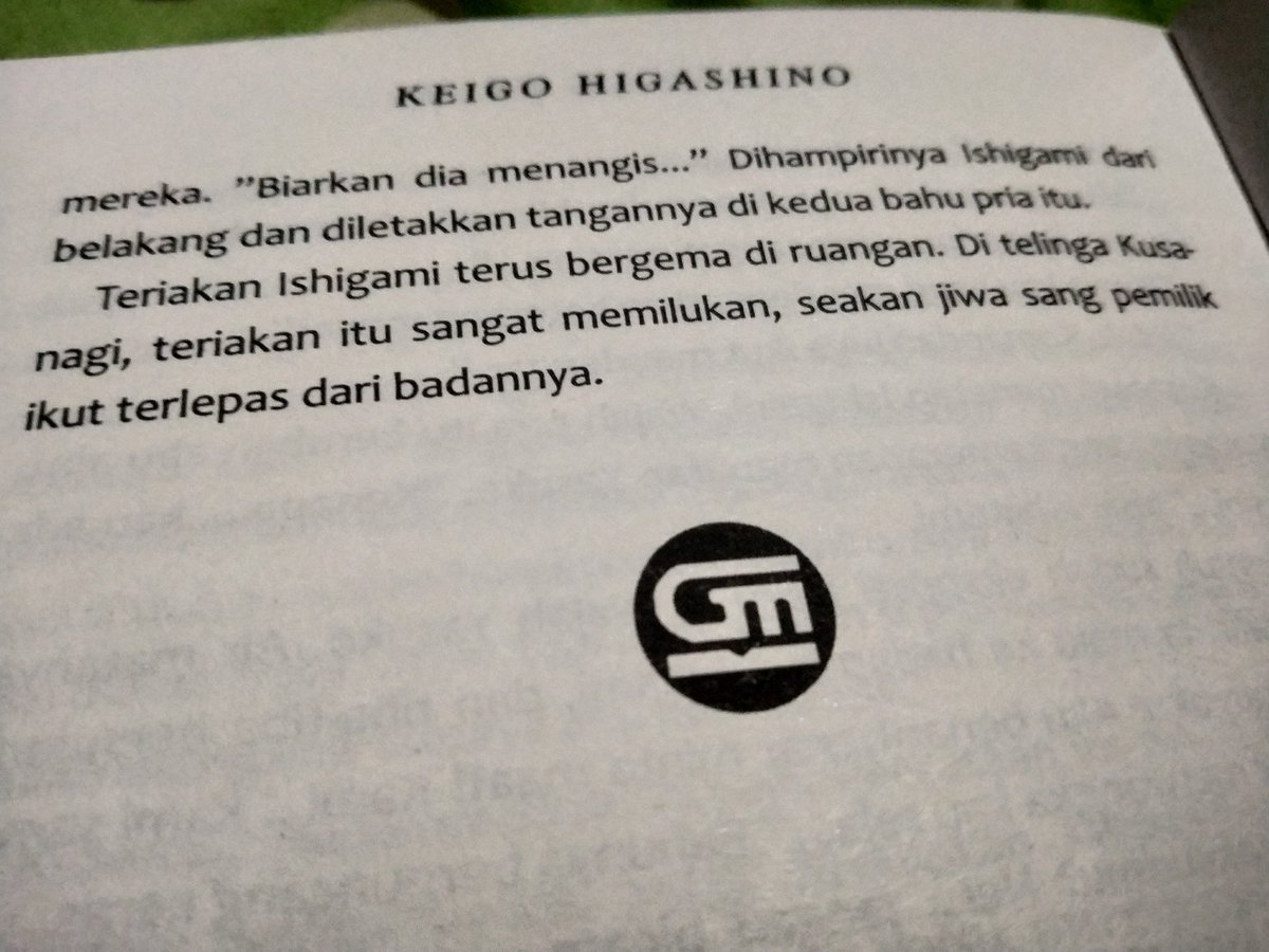 katsskugou's tweet photo. aku udah selesai baca buku ini :333 seru banget helppp bener-bener seruu, pas habis aku kaget hahaha. aku kira karena ending pasti tetap di penjara tapi ada plot twist yang bikin kaget 🤯🤯 kek aku langsung bilang "HAH?!?" 100000000/10 https://t.co/vtqb72HT6b