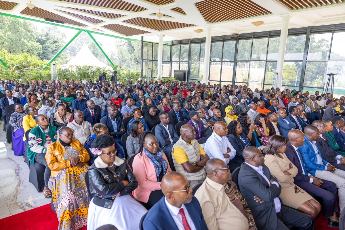 WilliamsRuto's tweet photo. We are bringing together leaders and citizens from across the political divide to unite the country and accelerate our country's transformation.

In Makueni County, we are investing KSh15 billion in affordable housing, 11 modern markets and hostels for university and college students.

We are also investing KSh2.7 billion in roads development this financial year, including Emali-Matiliku and Ukia-Kyuasini-Kyaambeke roads which are under construction.

Work on the Machinery-Kyumani and Wote-Kako roads will commence shortly.

To address water challenges and unlock the entire Ukambani region's agricultural potential, we have secured KSh10.6 billion to complete Thwake Dam along the border of Kitui and Makueni counties.

On healthcare, the Social Health Authority has paid KSh2 billion to hospitals in Makueni County for provision of medical services, improving access to quality healthcare.

Hosted a delegation of grassroots leaders from Makueni County, led by Kibwezi West MP Mwengi Mutuse, at State House Nairobi.