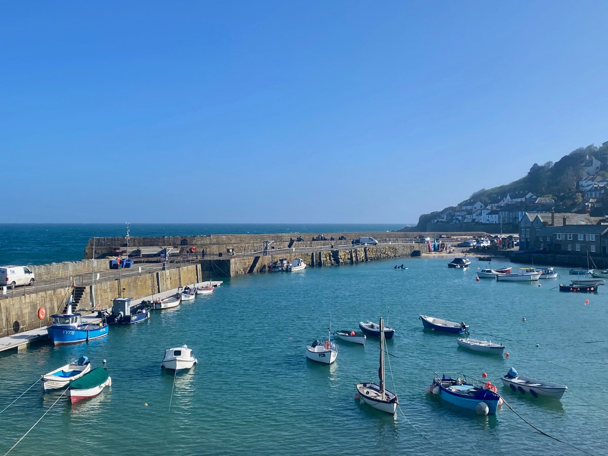 bakrim2000's tweet photo. Summer days in γγπ βοΈπ
#mousehole #cornwall https://t.co/TR3NJtNkQa