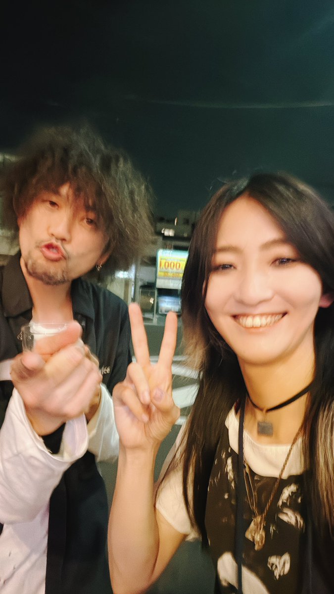 xxRyoAramakixx's tweet photo. 小柳出はじめを偲ぶ会。
＠ K'sDream
行ってきましたけども。

ちっとも偲ぶ気は無かった。
だってそんなキャラじゃないじゃん、はじめさん。

皆それぞれの思いで来てただろうけどね。

実感湧かないって思ってたけど、古いスタッフ達に会ったらダメだった。

沢山のバンドマンと挨拶出来て良かった。 https://t.co/VaHVShH4MC