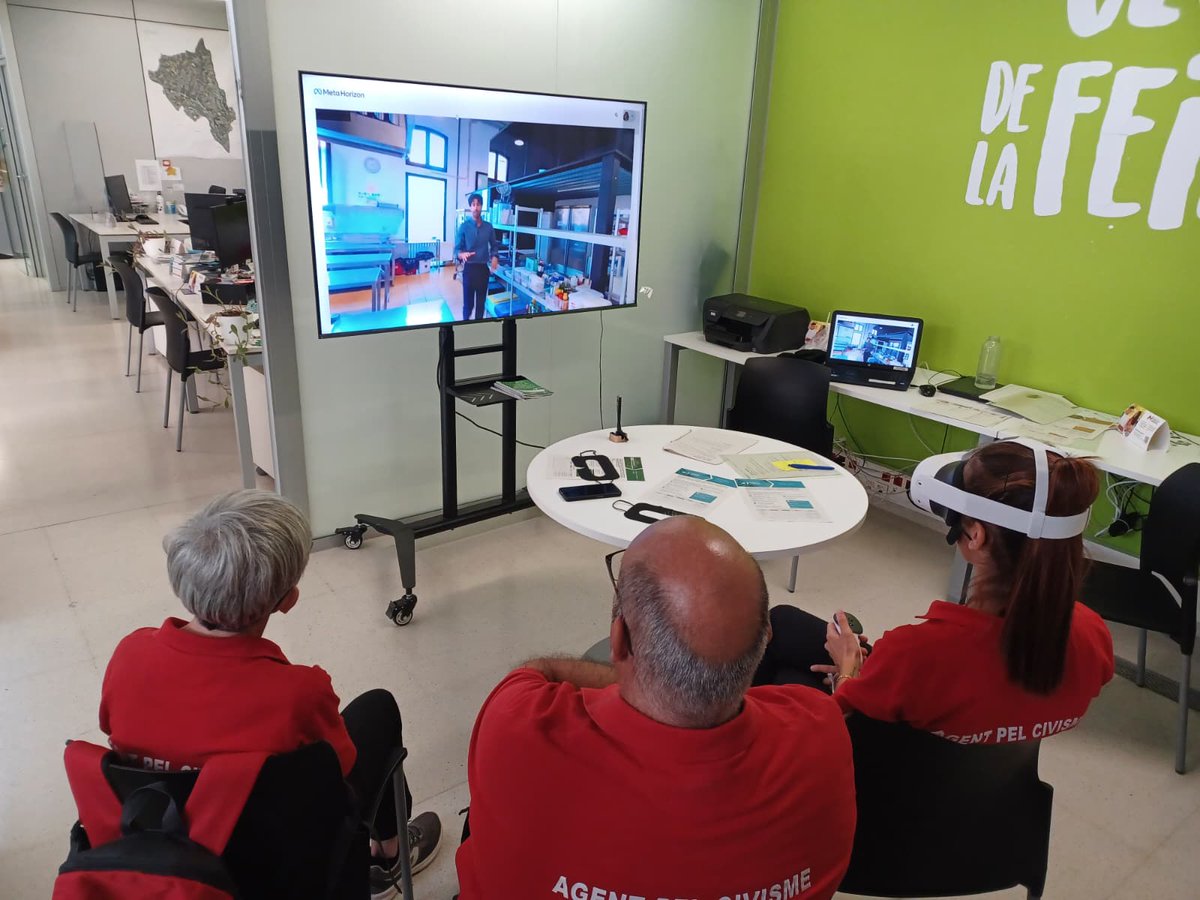 treball_de's tweet photo. Avui hem fet una sessió de 𝗧𝗲̀𝗰𝗻𝗶𝗾𝘂𝗲𝘀 𝗱𝗲 𝗥𝗲𝗰𝗲𝗿𝗰𝗮 𝗱𝗲 𝗙𝗲𝗶𝗻𝗮  amb el personal contractat com a pla d'ocupació, en el marc de l'AMB. https://t.co/QkqbL6vVec