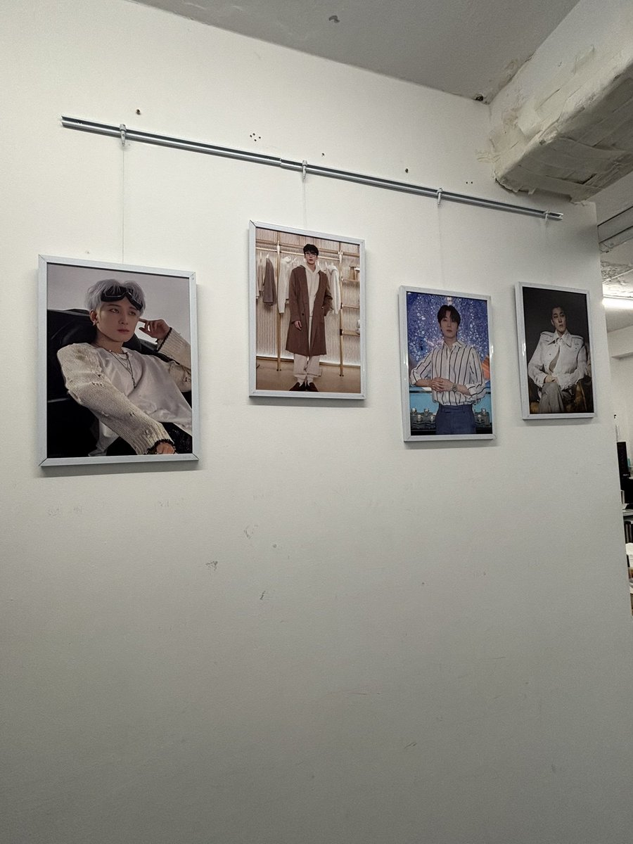 hosslie's tweet photo. 📍CAFE2734
#원우의여름방학
원우의 여름방학 사계절을 볼 수 있던곳!
나눔으로 캐럿들과 가위바위보 이겨서 현수막 받았다!! 창문에도 원우가 있어서 눈이 즐거웠는데 ㅎㅎ사진들 받았다!! 사장님도 친절하셨구 좋은 추억 얻어가용 감사합니당🫶 https://t.co/8eqFZqidyO