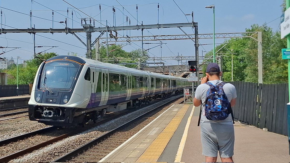 RbxTrains's tweet photo. Made yet another visit to Lichfield Trent Valley as I was informed of a special movement that I've never seen before
345071, @AvantiWestCoast 390119, @DRSgovuk 66433 and @RailOpsGroup 93009 all seen today
#railwayphotography
#purpletrain https://t.co/YcftvIAijV
