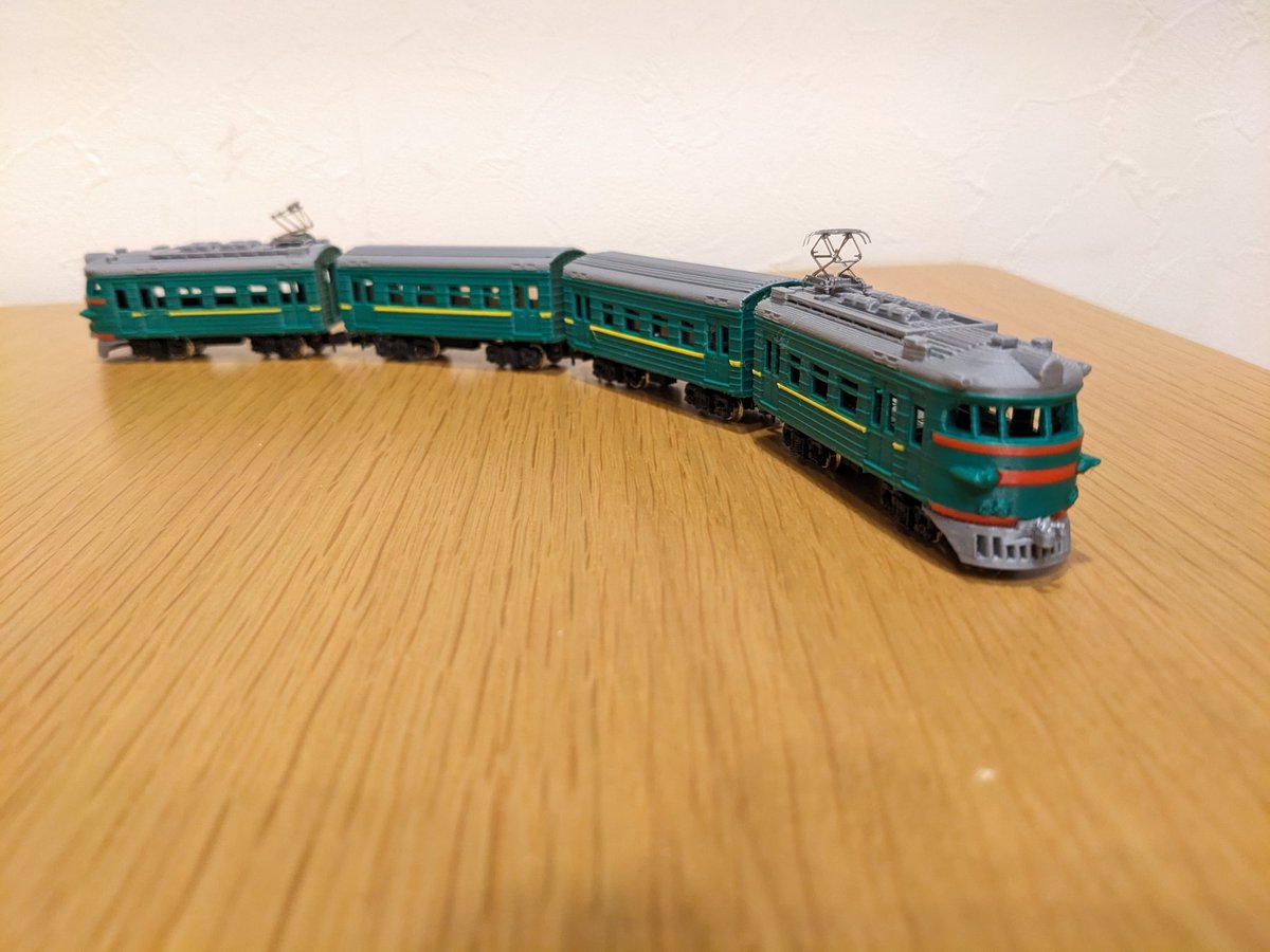 cocokoubou's tweet photo. 半鉄カラーシリーズ　
ソ連・ロシア近郊電車・エレクトリーチカ　ER10タイプ　彩色済み3Dプリントキットです。
ショーティーモデルとなります。
やはりエレクトリーチカといえばこの丸顔のイメージが強いですね。

足周りはBトレ用動力と台車を使用します。
近日頒布予定です。
＃鉄道模型
＃Nゲージ https://t.co/2LYC9rhKa3