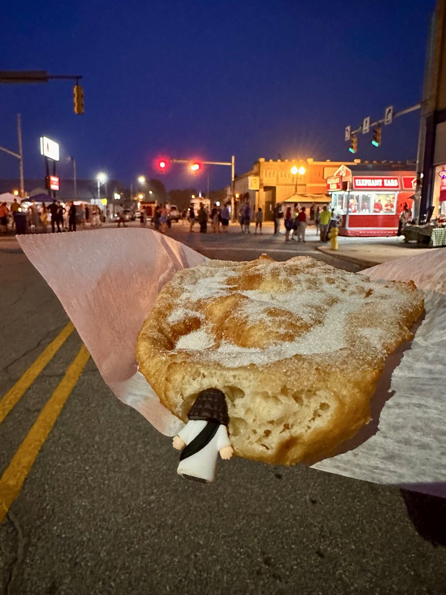 TravelingwJesus's tweet photo. Man shall not live by bread alone... but elephant ears are a grey area. Nom.. Nom.. Nom.. 🐘🤤 https://t.co/NwtyUtP1Jf